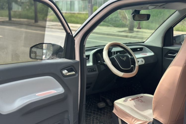 Used Wuling Hongguang MINIEV 2022 Macaron Premium Model – Lithium Iron Phosphate Interior 8