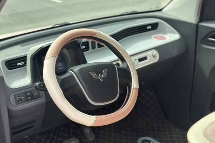 Used Wuling Hongguang MINIEV 2022 Macaron Premium Model – Lithium Iron Phosphate Interior 9