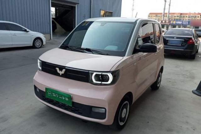 Używany Wuling Hongguang MINIEV 2022 Macaron Premium Model – Lithium Iron Phosphate