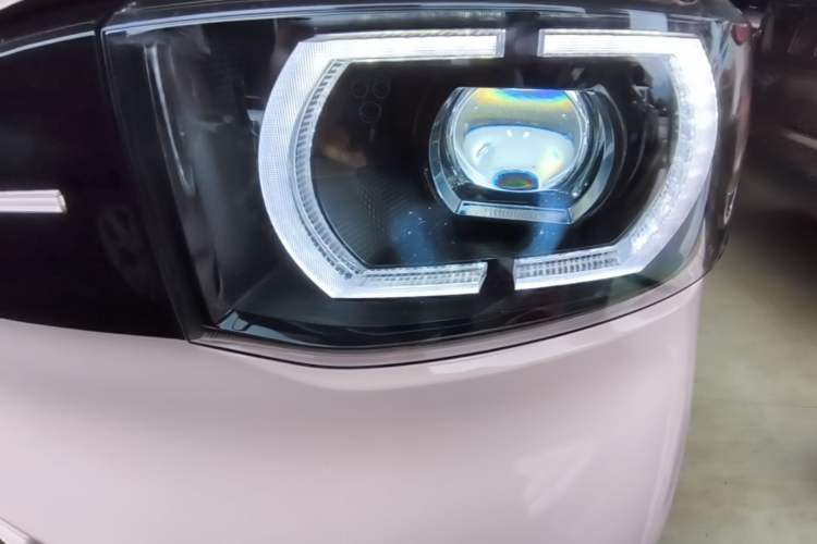 Used Wuling Hongguang MINIEV 2022 Macaron Premium Model – Lithium Ternary Battery Left Front Headlight