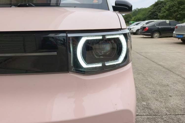 Used Wuling Hongguang MINIEV 2022 Macaron Premium Model – Lithium Iron Phosphate Left Front Headlight
