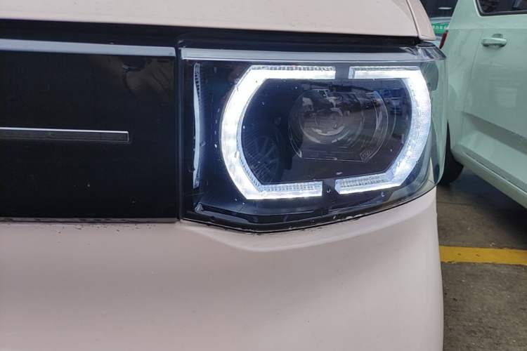 Used Wuling Hongguang MINIEV 2022 Macaron Premium Model – Lithium Iron Phosphate Left Front Headlight