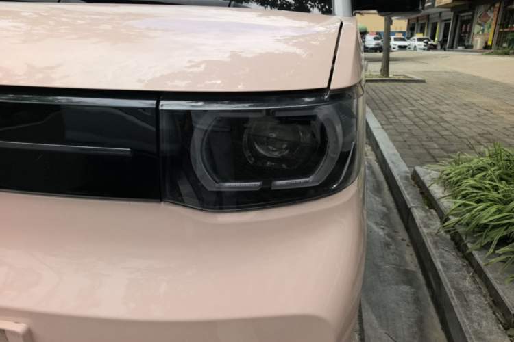 Used Wuling Hongguang MINIEV 2022 Macaron Premium Model – Lithium Iron Phosphate Left Front Headlight
