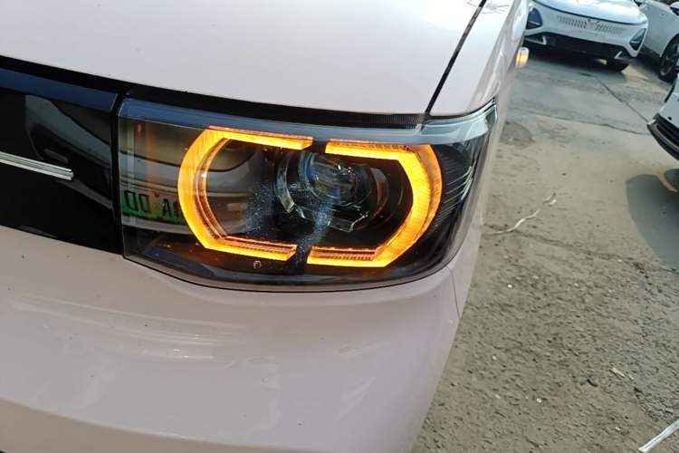 Used Wuling Hongguang MINIEV 2022 Macaron Fashion Model Lithium Iron Phosphate Left Front Headlight