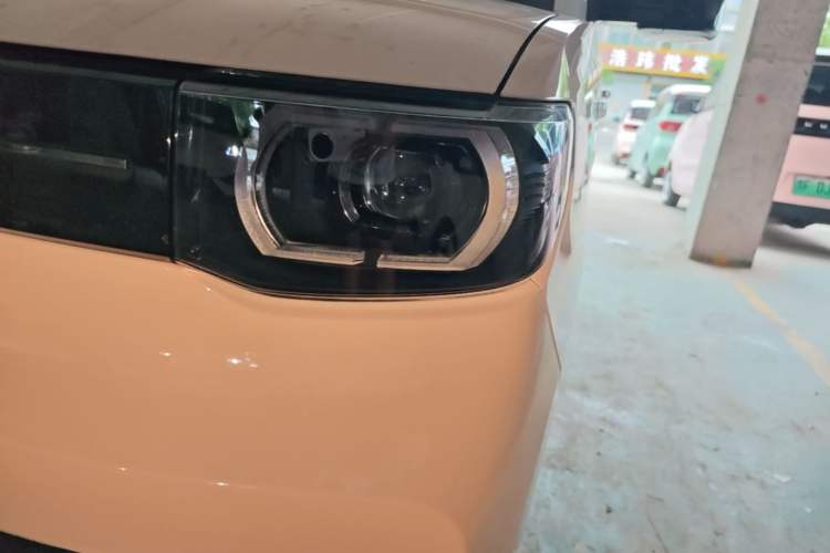 Used Wuling Hongguang MINIEV 2022 Macaron Premium Model – Lithium Ternary Battery Left Front Headlight