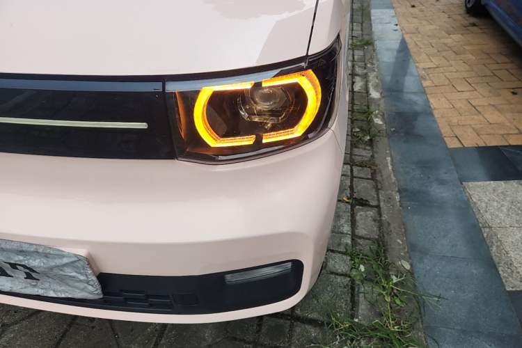 Used Wuling Hongguang MINIEV 2022 Macaron Premium Model – Lithium Iron Phosphate Left Front Headlight