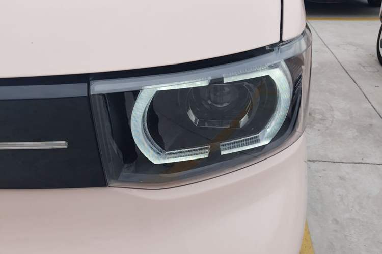 Used Wuling Hongguang MINIEV 2022 Macaron Premium Model – Lithium Iron Phosphate Left Front Headlight