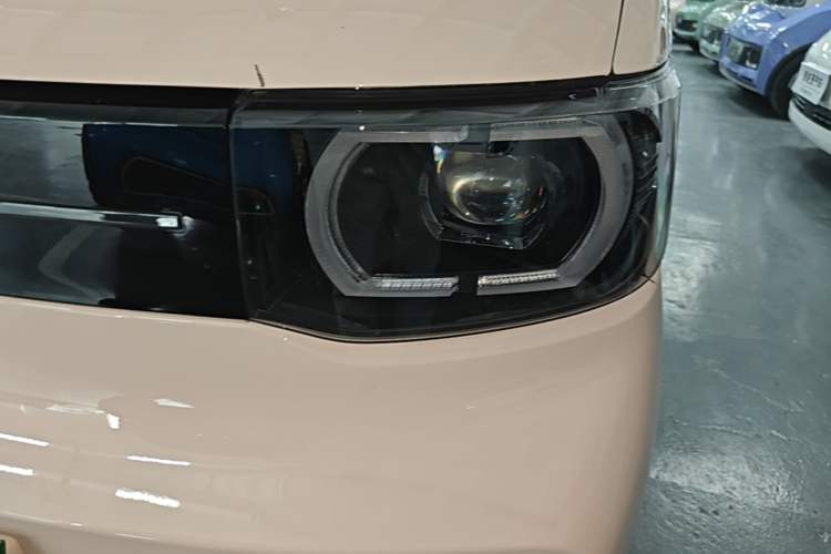 Used Wuling Hongguang MINIEV 2022 Macaron Premium Model – Lithium Iron Phosphate Left Front Headlight