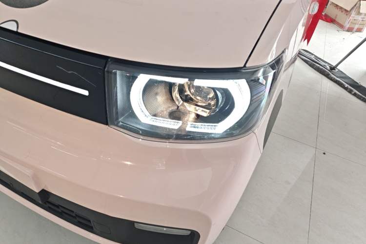 Used Wuling Hongguang MINIEV 2022 Macaron Premium Model – Lithium Ternary Battery Left Front Headlight
