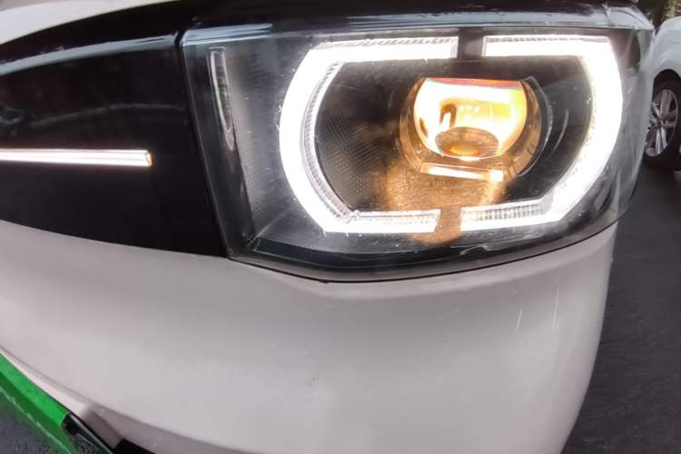 Used Wuling Hongguang MINIEV 2022 Macaron Premium Model – Lithium Ternary Battery Left Front Headlight