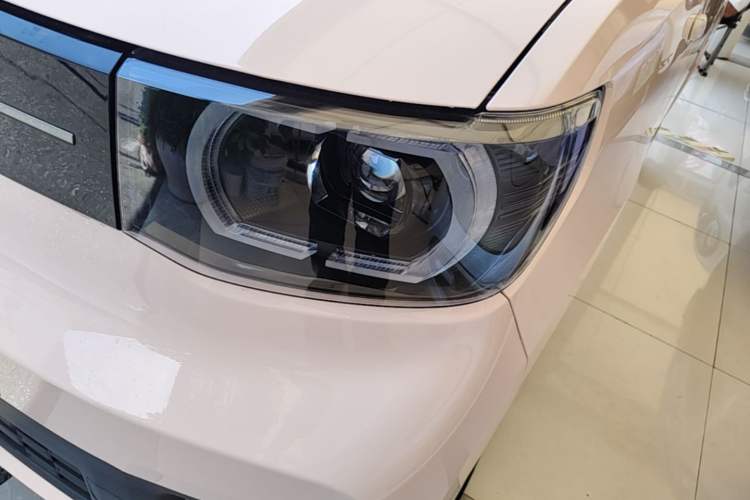 Used Wuling Hongguang MINIEV 2022 Macaron Premium Model – Lithium Ternary Battery Left Front Headlight