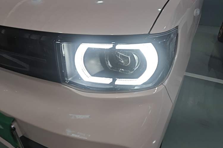 Used Wuling Hongguang MINIEV 2022 Macaron Premium Model – Lithium Iron Phosphate Left Front Headlight