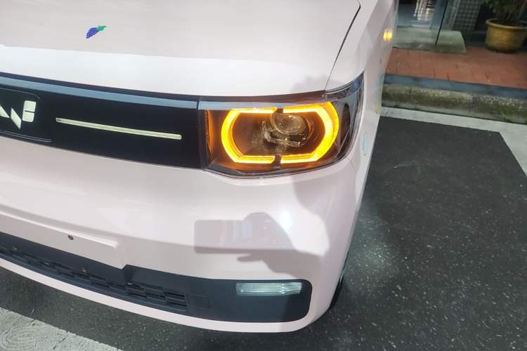 Used Wuling Hongguang MINIEV 2022 Macaron Premium Model – Lithium Iron Phosphate Left Front Headlight
