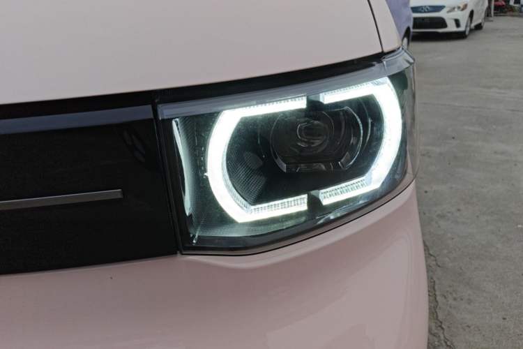 Used Wuling Hongguang MINIEV 2022 Macaron Premium Model – Lithium Ternary Battery Left Front Headlight