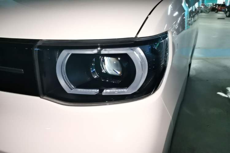 Used Wuling Hongguang MINIEV 2022 Macaron Premium Model – Lithium Iron Phosphate Left Front Headlight
