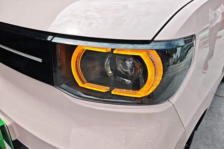 Used Wuling Hongguang MINIEV 2022 Macaron Premium Model – Lithium Iron Phosphate Left Front Headlight
