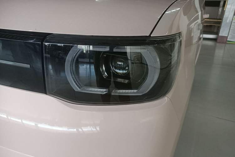 Used Wuling Hongguang MINIEV 2022 Macaron Premium Model – Lithium Iron Phosphate Left Front Headlight
