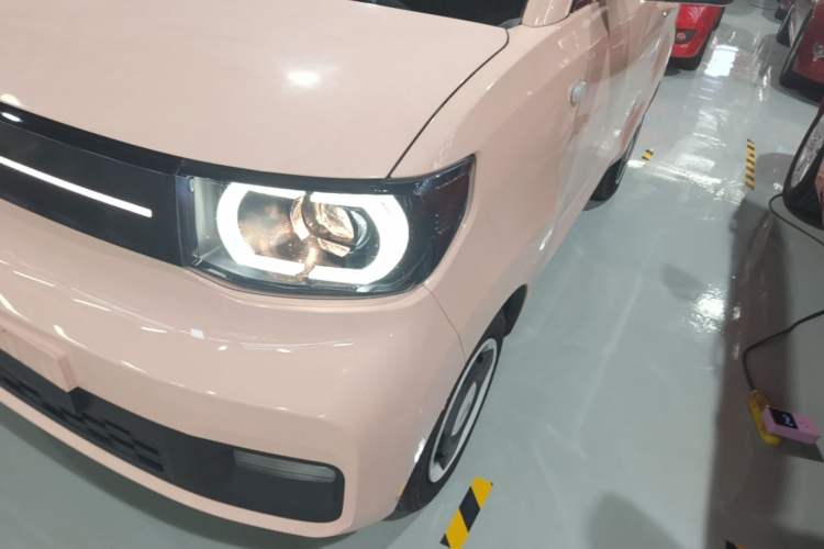 Used Wuling Hongguang MINIEV 2022 Macaron Premium Model – Lithium Iron Phosphate Left Front Headlight