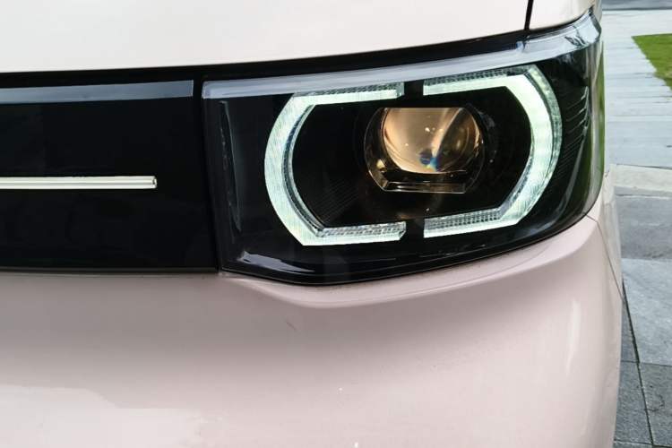 Used Wuling Hongguang MINIEV 2022 Macaron Premium Model – Lithium Iron Phosphate Left Front Headlight