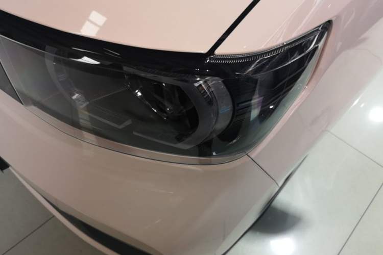 Used Wuling Hongguang MINIEV 2022 Macaron Premium Model – Lithium Ternary Battery Left Front Headlight