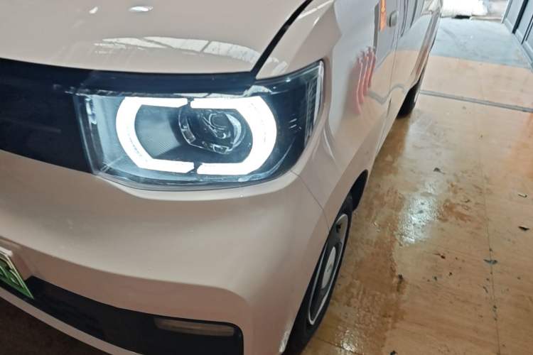 Used Wuling Hongguang MINIEV 2022 Macaron Premium Model – Lithium Ternary Battery Left Front Headlight