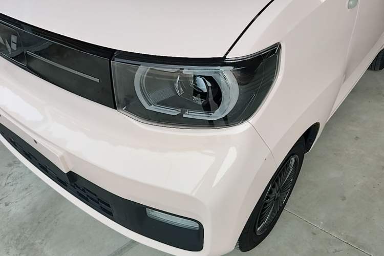 Used Wuling Hongguang MINIEV 2022 Macaron Premium Model – Lithium Iron Phosphate Left Front Headlight