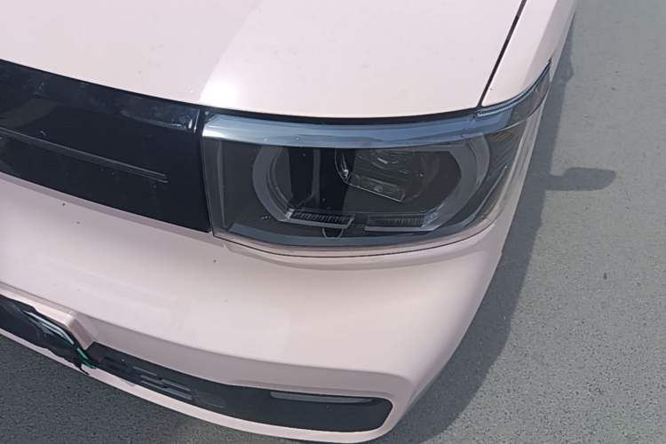 Used Wuling Hongguang MINIEV 2022 Macaron Premium Model – Lithium Iron Phosphate Left Front Headlight