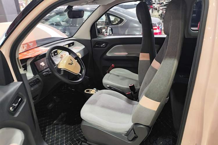 Used Wuling Hongguang MINIEV 2022 Macaron Premium Model – Lithium Iron Phosphate Left Front Seat
