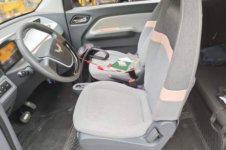 Used Wuling Hongguang MINIEV 2022 Macaron Fashion Model Lithium Iron Phosphate Left Front Seat