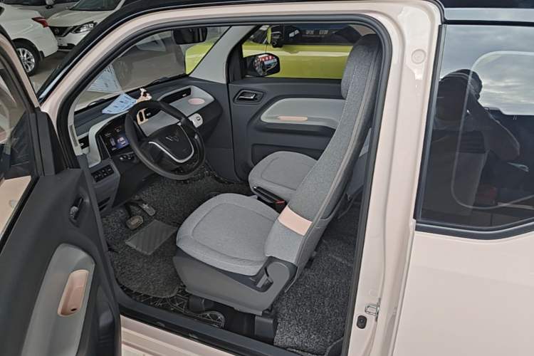Used Wuling Hongguang MINIEV 2022 Macaron Premium Model – Lithium Iron Phosphate Left Front Seat