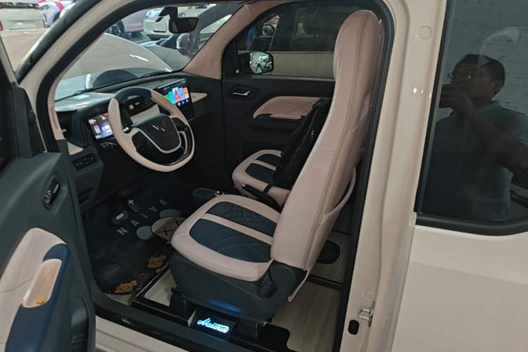 Used Wuling Hongguang MINIEV 2022 Macaron Premium Model – Lithium Iron Phosphate Left Front Seat