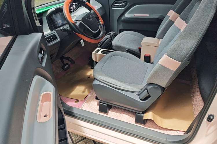Used Wuling Hongguang MINIEV 2022 Macaron Fashion Model Lithium Iron Phosphate Left Front Seat