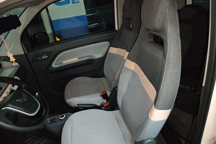 Used Wuling Hongguang MINIEV 2022 Macaron Fashion Model Lithium Iron Phosphate Left Front Seat