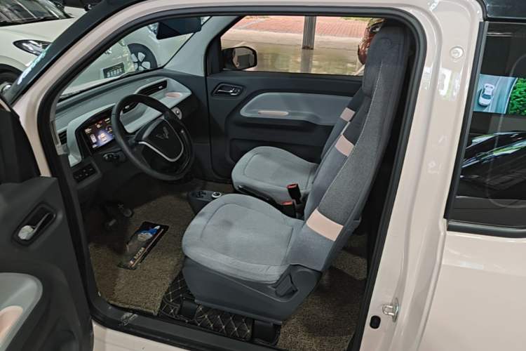 Used Wuling Hongguang MINIEV 2022 Macaron Premium Model – Lithium Iron Phosphate Left Front Seat