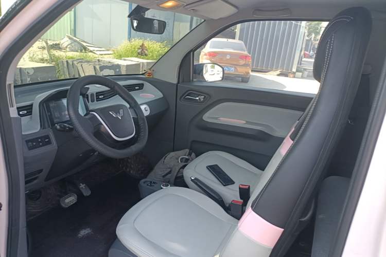 Used Wuling Hongguang MINIEV 2022 Macaron Premium Model – Lithium Ternary Battery Left Front Seat