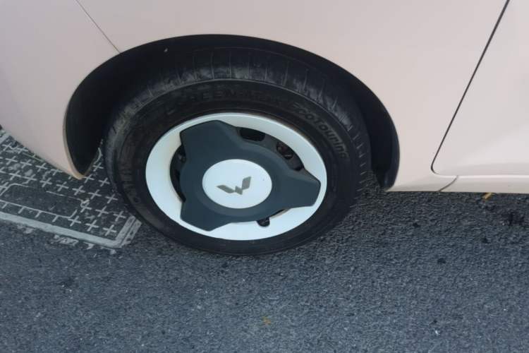 Used Wuling Hongguang MINIEV 2022 Macaron Premium Model – Lithium Iron Phosphate Left Front Wheel Hub