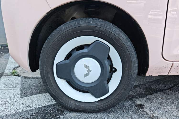 Used Wuling Hongguang MINIEV 2022 Macaron Premium Model – Lithium Iron Phosphate Left Front Wheel Hub