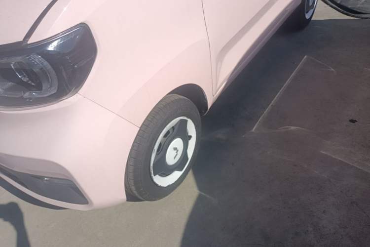 Used Wuling Hongguang MINIEV 2022 Easy Version Lithium Iron Phosphate Left Front Wheel Hub
