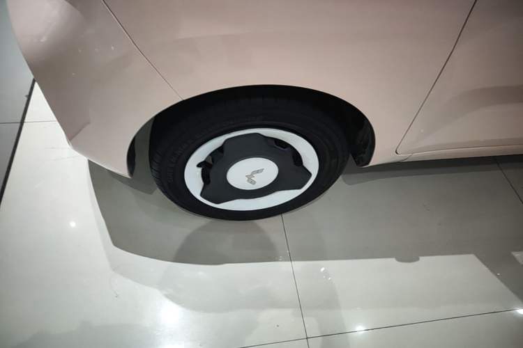 Used Wuling Hongguang MINIEV 2022 Macaron Premium Model – Lithium Iron Phosphate Left Front Wheel Hub