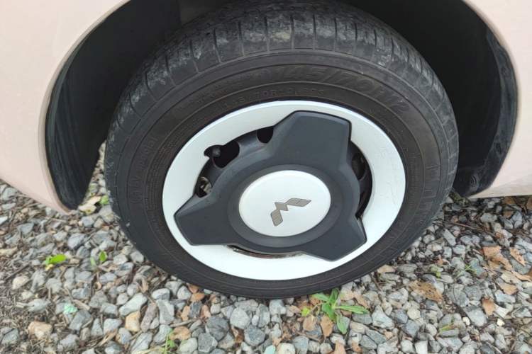 Used Wuling Hongguang MINIEV 2022 Macaron Premium Model – Lithium Iron Phosphate Left Front Wheel Hub