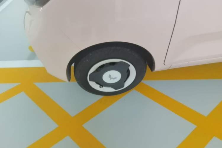 Used Wuling Hongguang MINIEV 2022 Macaron Premium Model – Lithium Ternary Battery Left Front Wheel Hub
