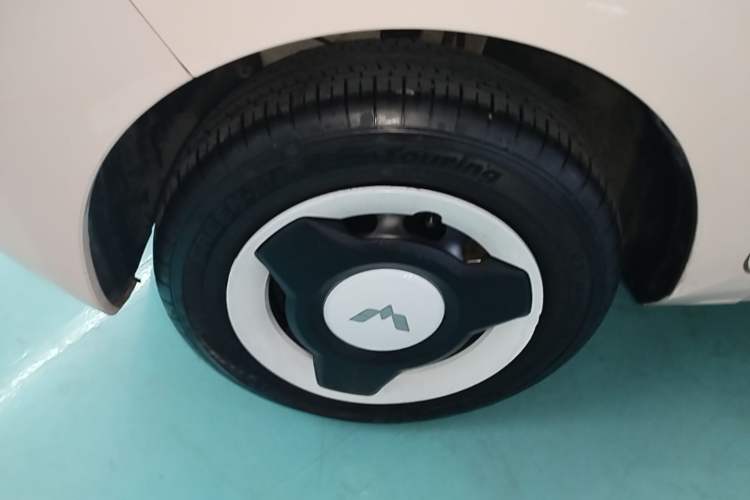 Used Wuling Hongguang MINIEV 2022 Macaron Premium Model – Lithium Iron Phosphate Left Front Wheel Hub