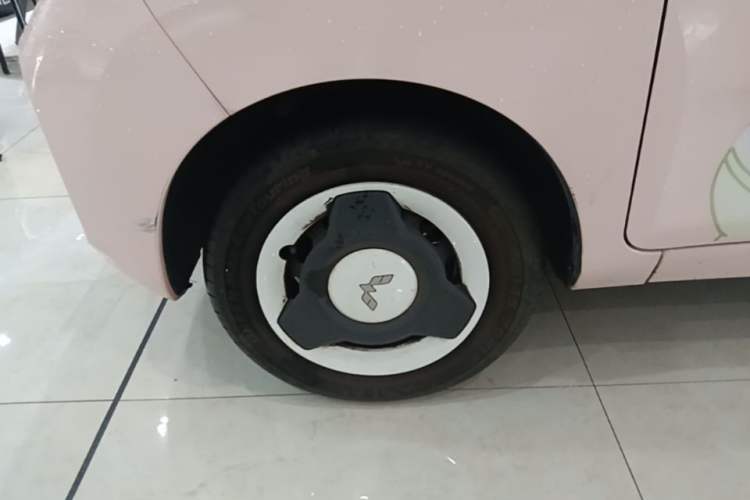 Used Wuling Hongguang MINIEV 2022 Macaron Premium Model – Lithium Iron Phosphate Left Front Wheel Hub