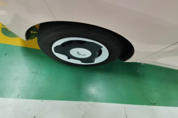 Used Wuling Hongguang MINIEV 2022 Macaron Premium Model – Lithium Iron Phosphate Left Front Wheel Hub