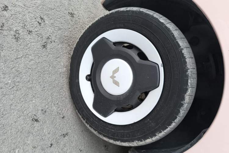 Used Wuling Hongguang MINIEV 2022 Macaron Fashion Model Lithium Iron Phosphate Left Front Wheel Hub