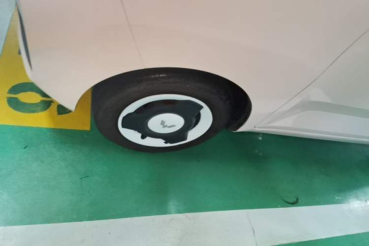 Used Wuling Hongguang MINIEV 2022 Macaron Premium Model – Lithium Iron Phosphate Left Front Wheel Hub