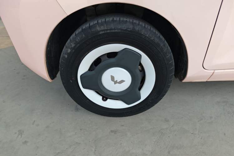 Used Wuling Hongguang MINIEV 2022 Macaron Premium Model – Lithium Iron Phosphate Left Front Wheel Hub