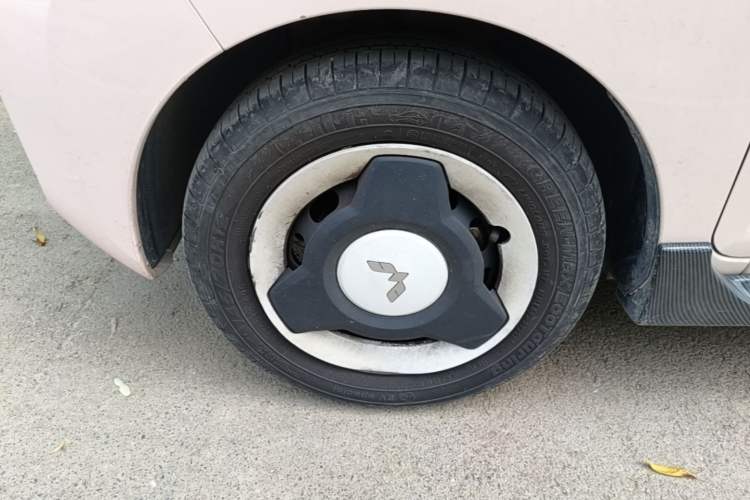 Used Wuling Hongguang MINIEV 2022 Macaron Premium Model – Lithium Iron Phosphate Left Front Wheel Hub