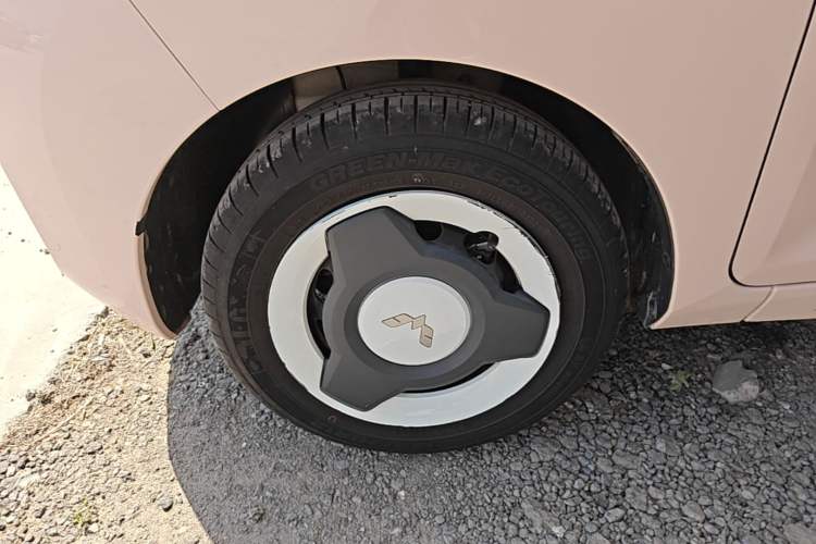 Used Wuling Hongguang MINIEV 2022 Macaron Premium Model – Lithium Iron Phosphate Left Front Wheel Hub