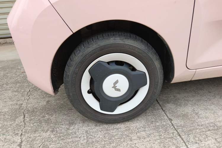 Used Wuling Hongguang MINIEV 2022 Macaron Premium Model – Lithium Iron Phosphate Left Front Wheel Hub